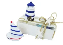 Faro bianco e barca